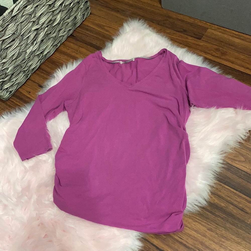 3/4 sleeves gap or old navy comfy maternity shirt